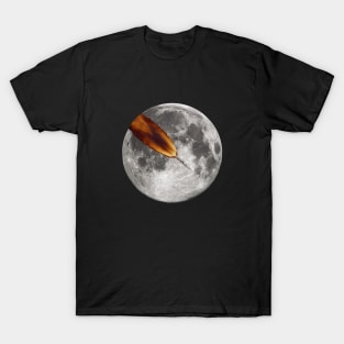 Apollo 7 space rocket orbiting the moon T-Shirt